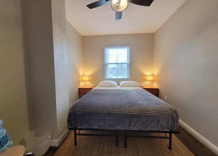 Capitol Hill Adj Home With Parking And Easy Access To Downtown