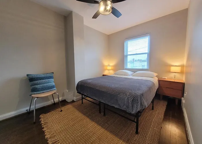 Capitol Hill Adj Home With Parking And Easy Access To Downtown