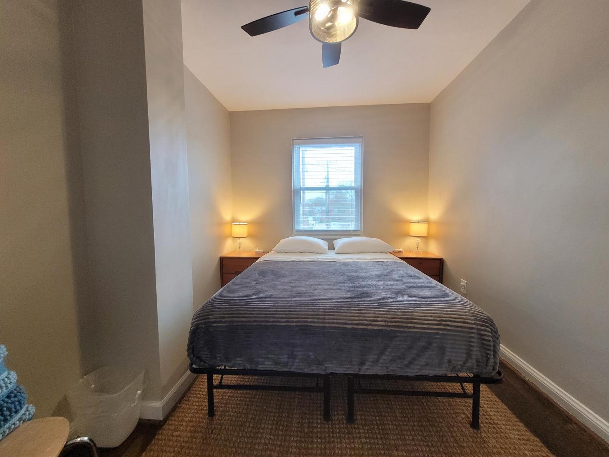 Capitol Hill Adj With Parking And Easy Access To Downtown *